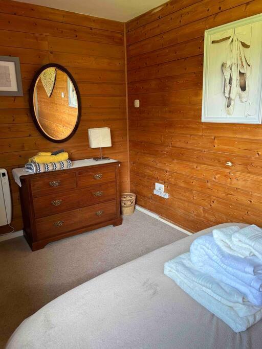 Wooden Cottage With Lake View Enniskillen Esterno foto