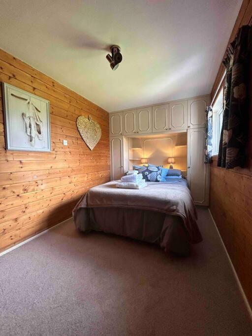Wooden Cottage With Lake View Enniskillen Esterno foto